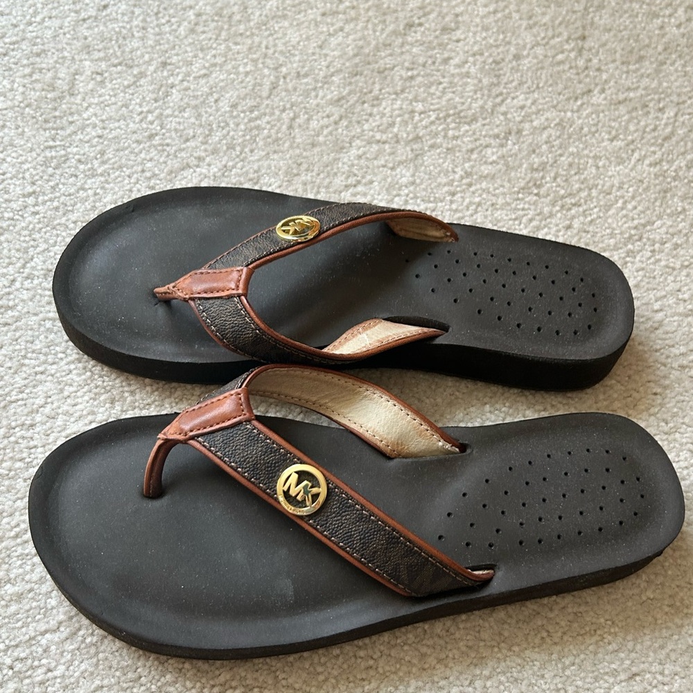 Michael Kors Woman’s Black and Tan Flip-Flops